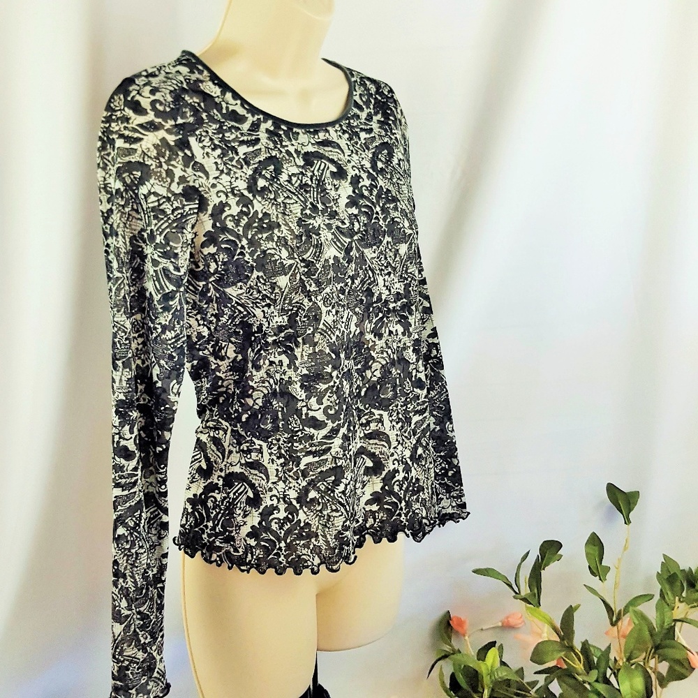 Liz Claiborne long sleeve top black and white